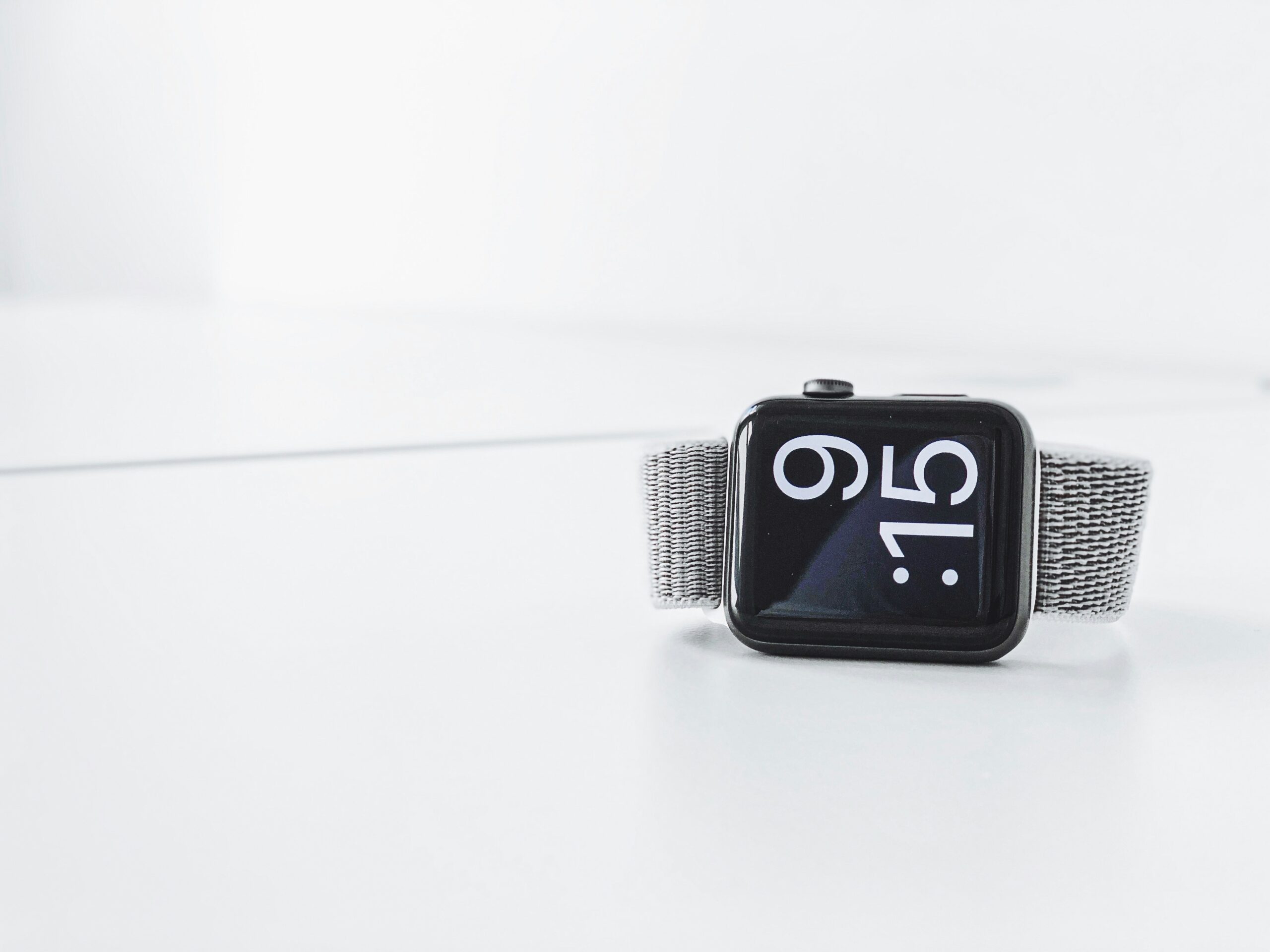 An illustration showing multiple color options of interchangeable bands attached to a smartwatch.