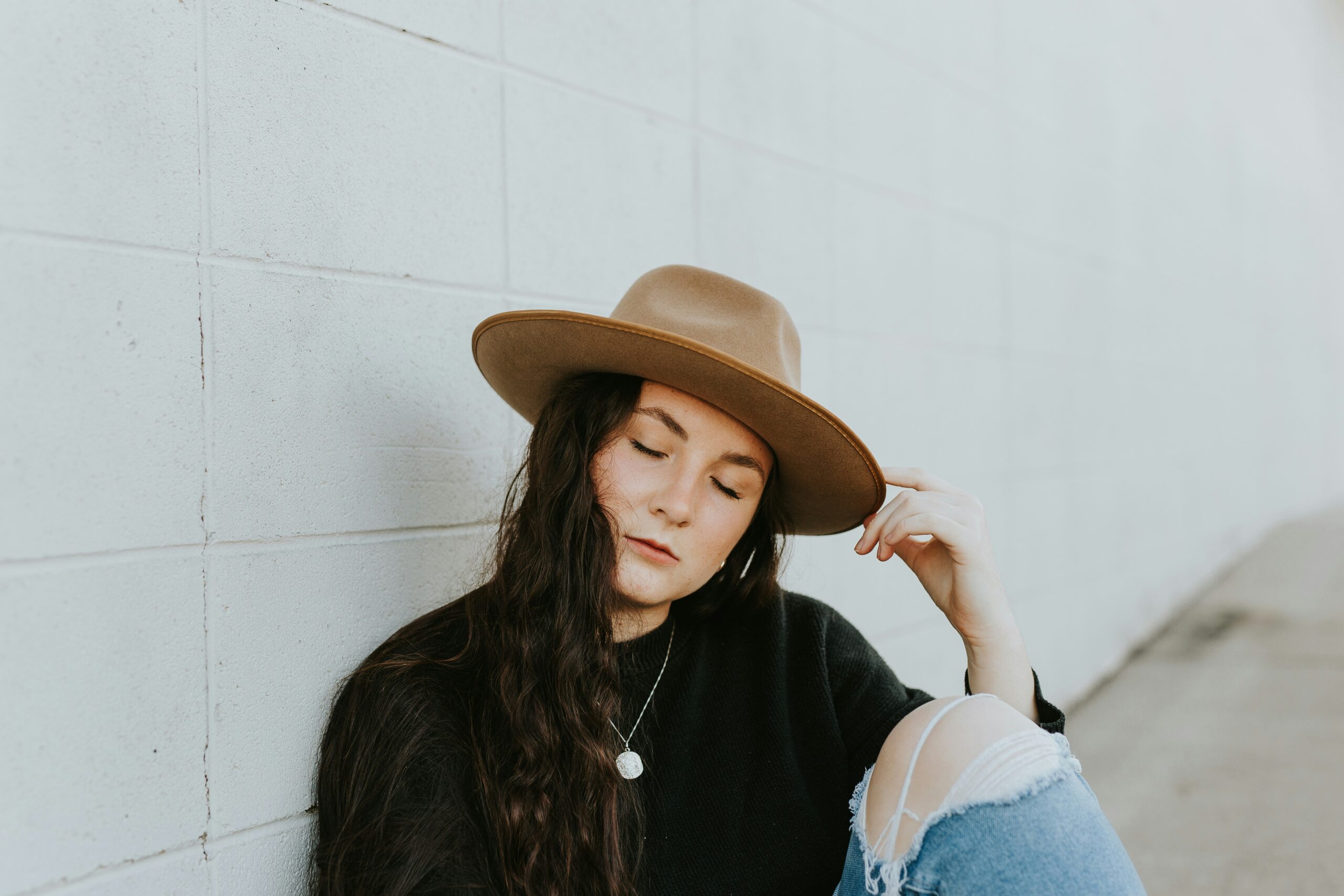 Step-by-step tutorial on matching bands with different outfits