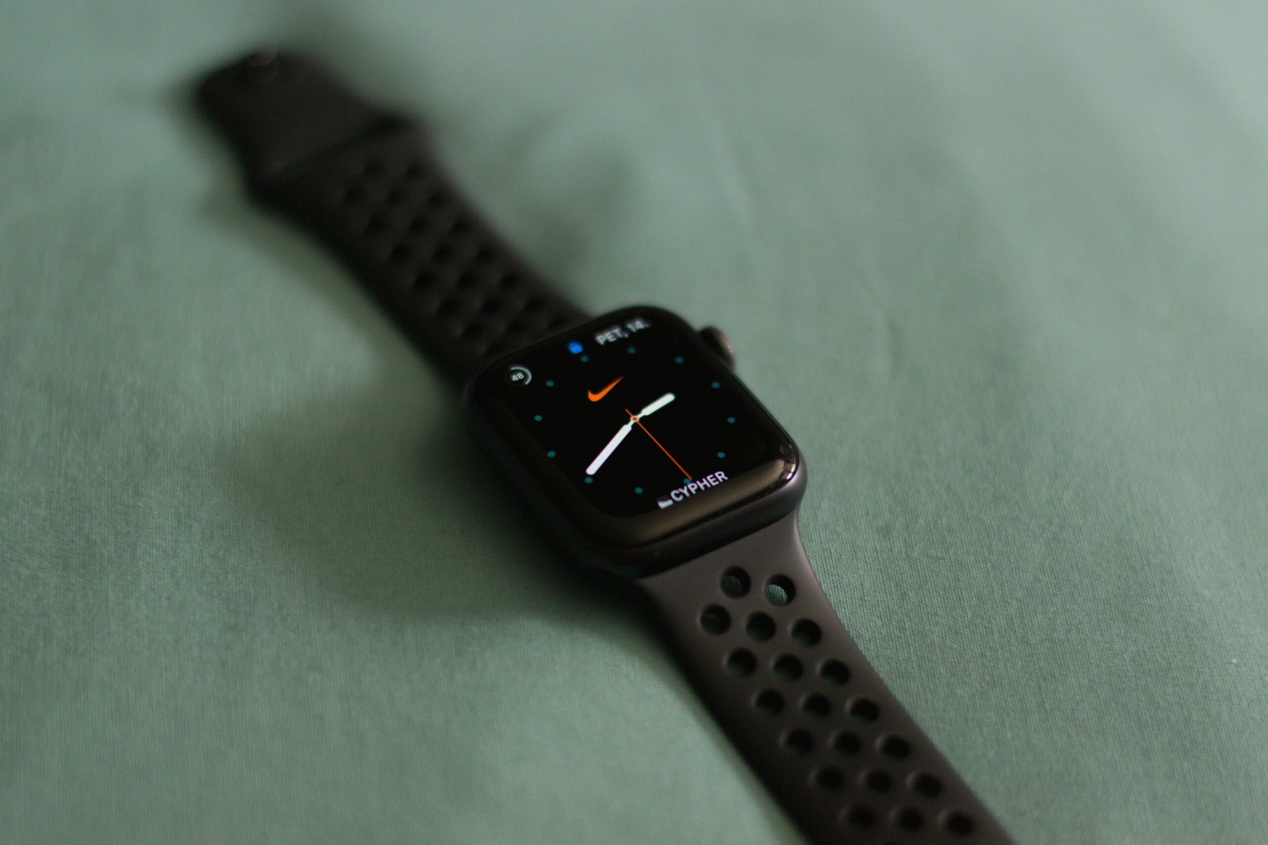 The Petite Ladies Watches Trend: Blending Wearable Tech with High Fashion