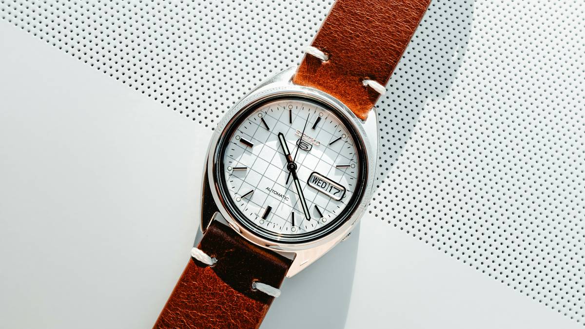 Infographic breaking down Movado watch styles based on personality types and preferences.