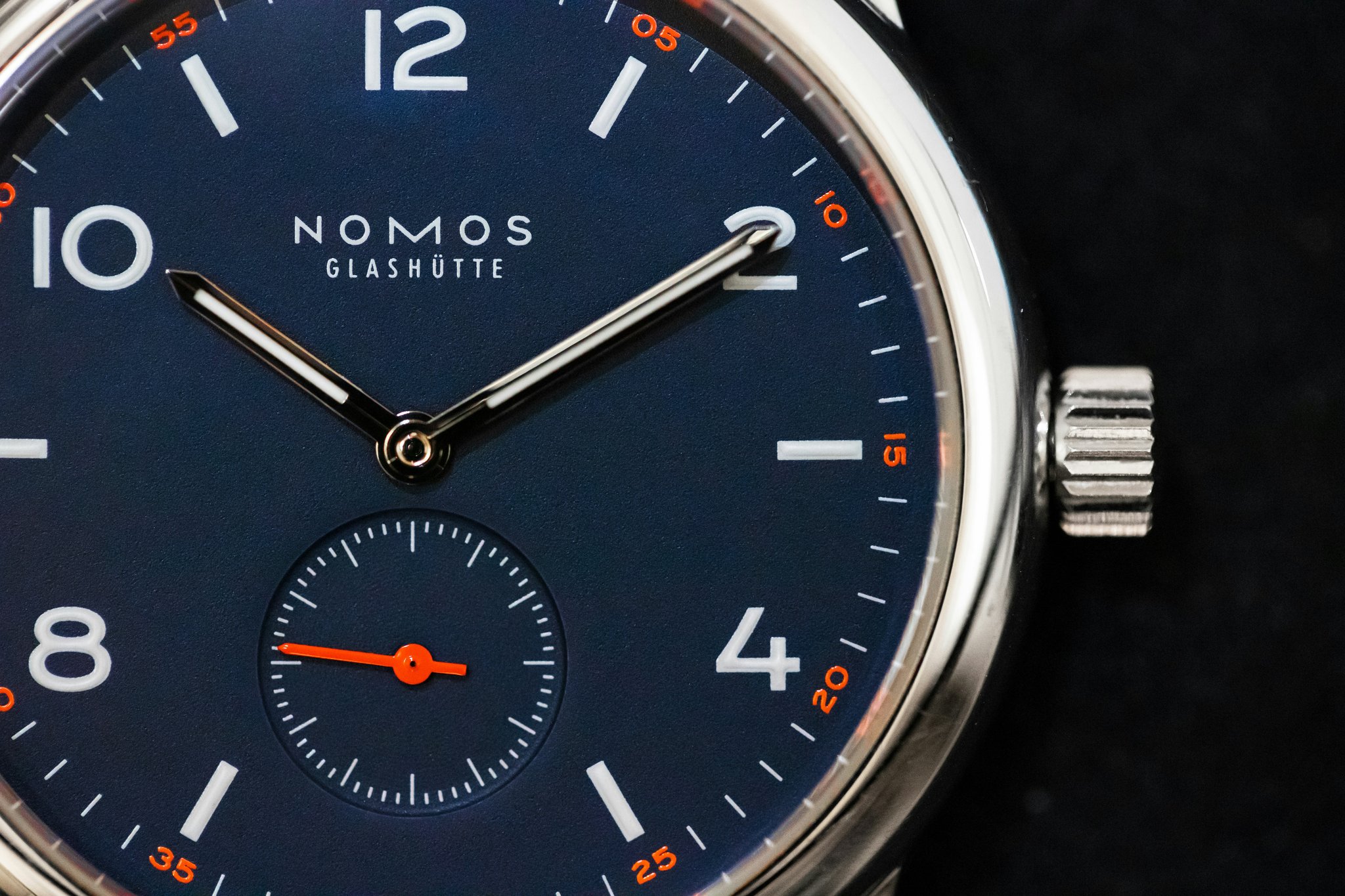 Why Carbon Fiber Watch Material is a Game-Changer in Fashion Watches