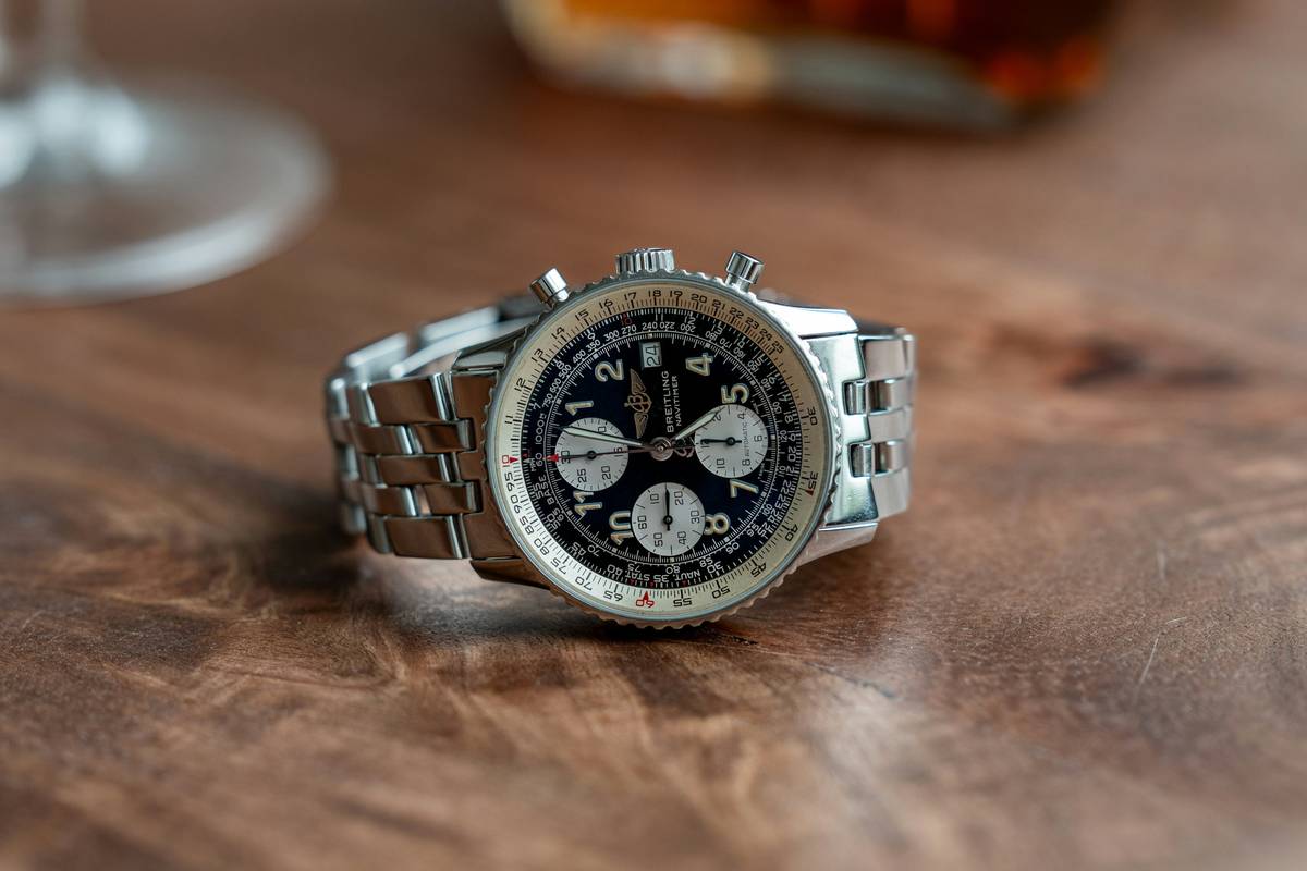 Bar graph showing growth of sporty luxury timepiece sales from 2020-2030