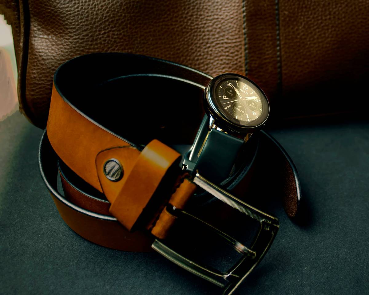 Infographic showing stats on wearable tech production and its environmental impact