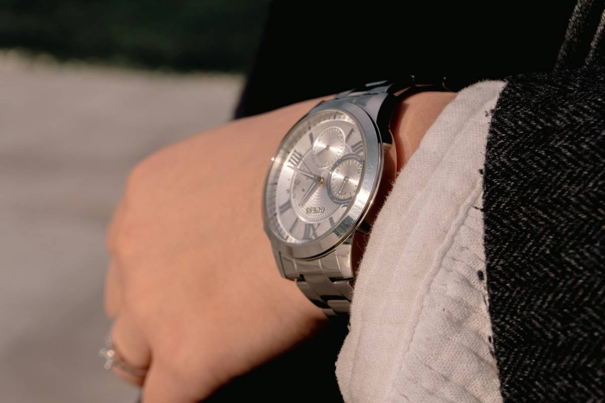 Infographic showing the popularity of celebrity-inspired fashion watches and their impact on style trends.