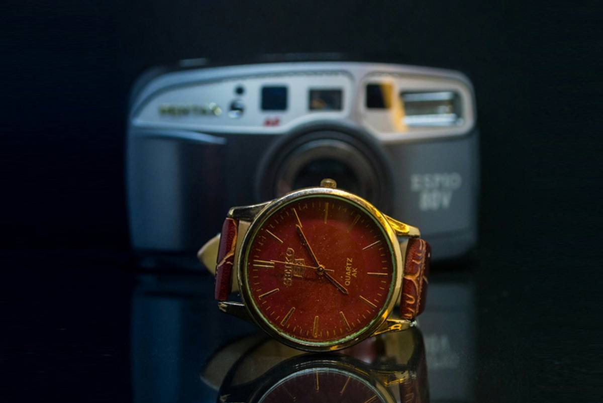 Bar chart showing 17% YoY growth in avant-garde watch sales among under-40 collectors in 2023
