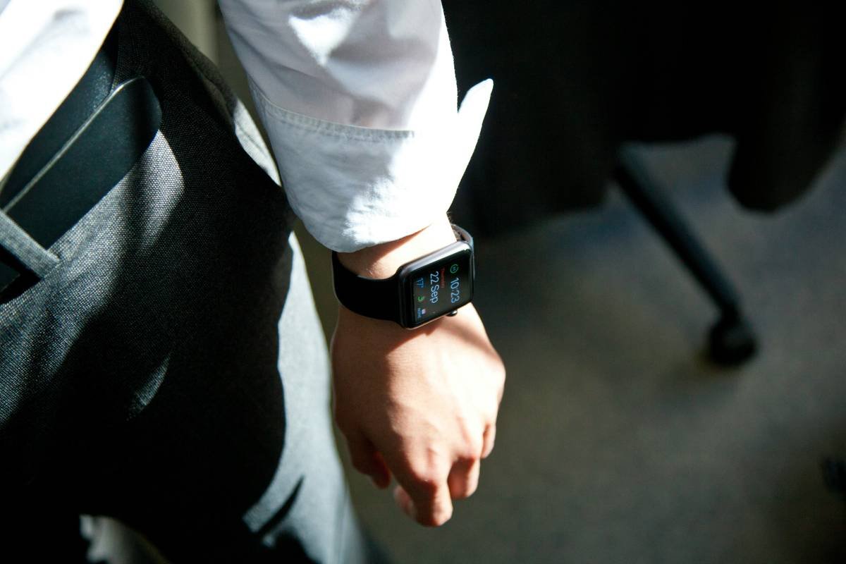 Master the Smart-Casual Watch Style: Where Tech Meets Tailored Elegance