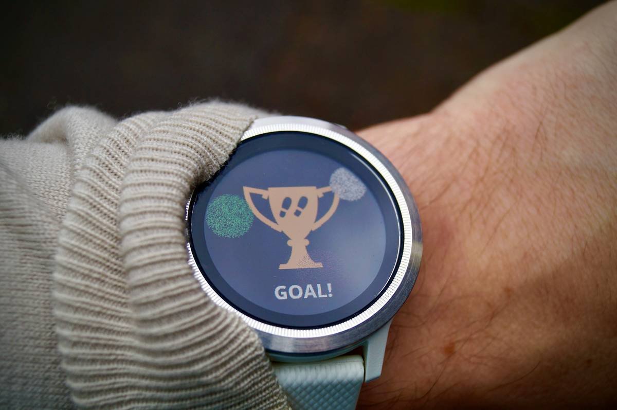 Bar chart comparing Android smartwatch OS compatibility: Wear OS (87% feature parity), Samsung Tizen (72%), Proprietary (41%) based on 2024 wearable tech audit