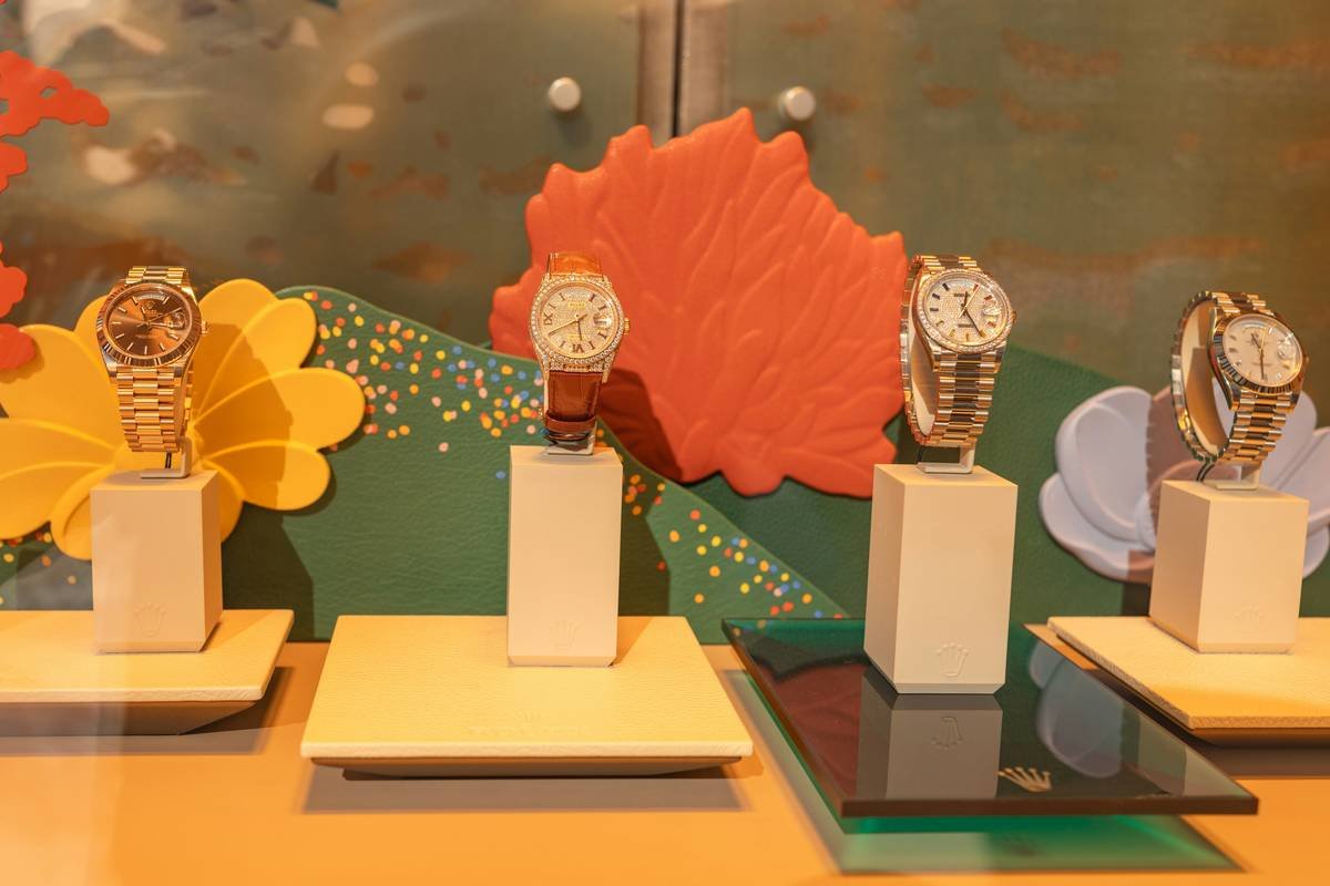 Infographic comparing G and G Watches price point, materials, and design ethos against Fossil, MVMT, and generic Amazon brands