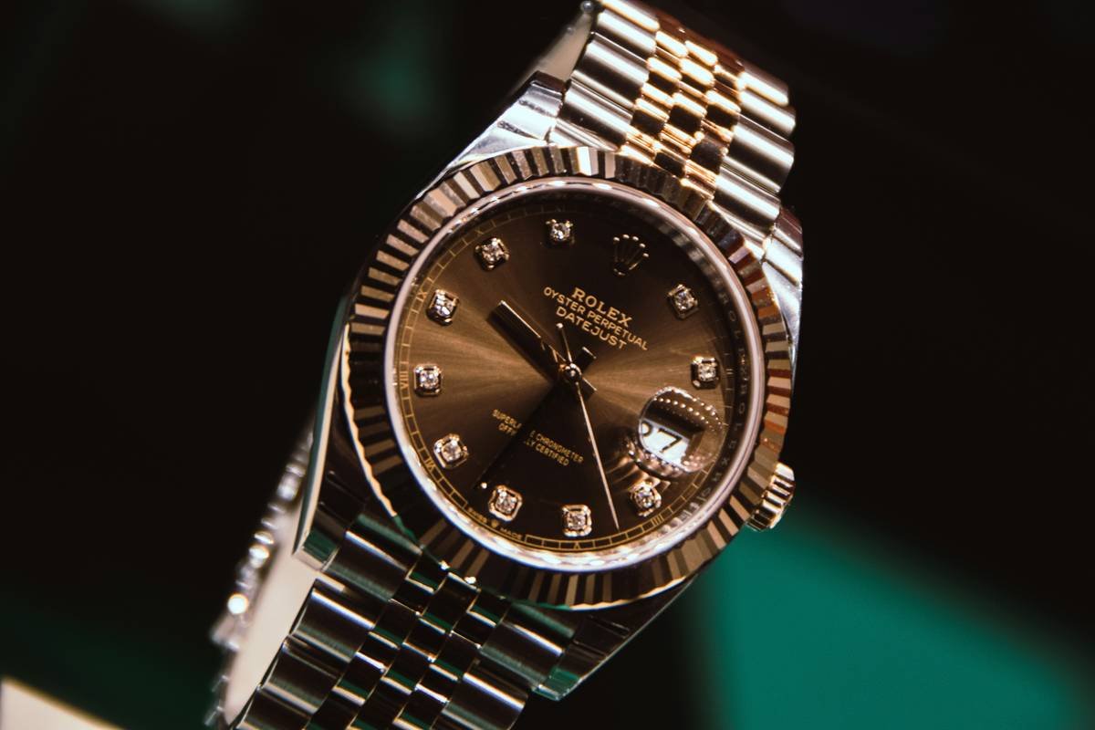 New Trending Watches for Men: Style, Tech, and Substance in 2024