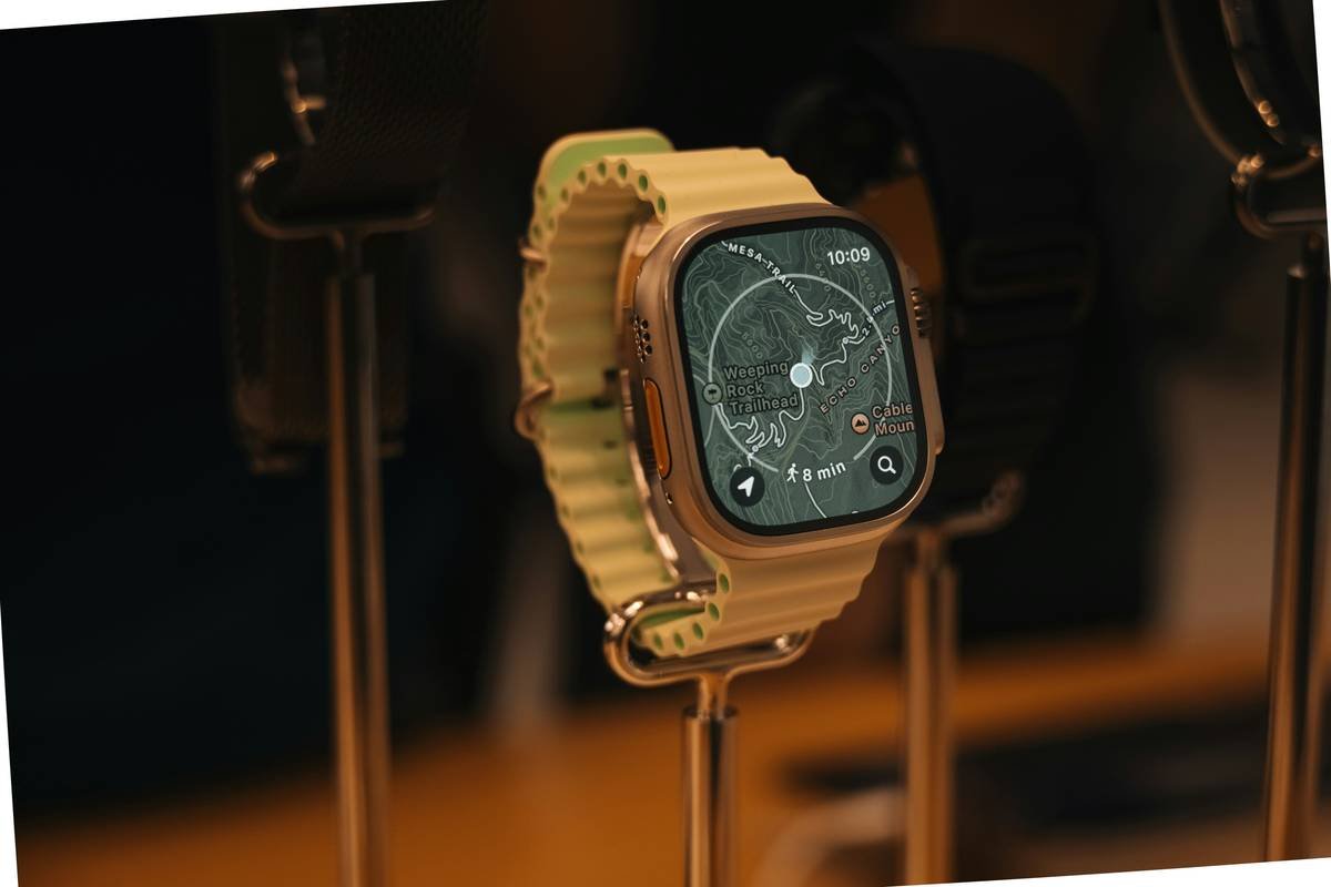 Watches with Cool Features: Where Fashion Meets Cutting-Edge Tech in 2024