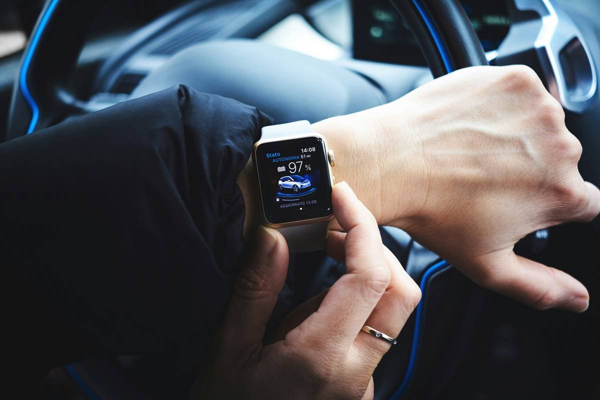 Side-by-side comparison of apple watch fashion styles for men and women in urban setting