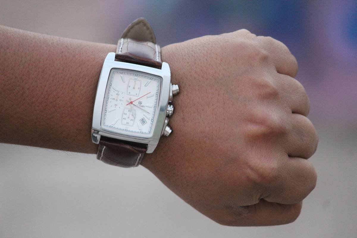 Wearing Smart or Stylish Watches: How to Nail Your Wrist Game Without Sacrificing Function or Fashion